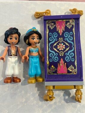 Lego Disney Aladdin and Jasmine with flying carpet